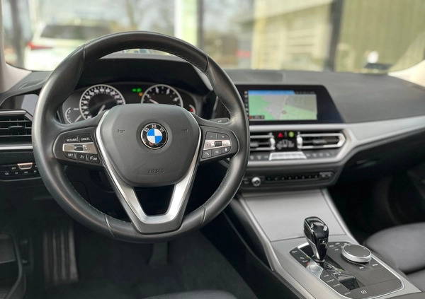 BMW Seria 3 cena 108900 przebieg: 118795, rok produkcji 2019 z Leżajsk małe 596